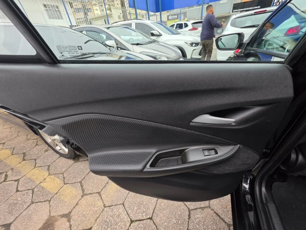 ONIX HATCH LT2 1.0 12V Flex 5p Mecânico 2023 - Imagem 14