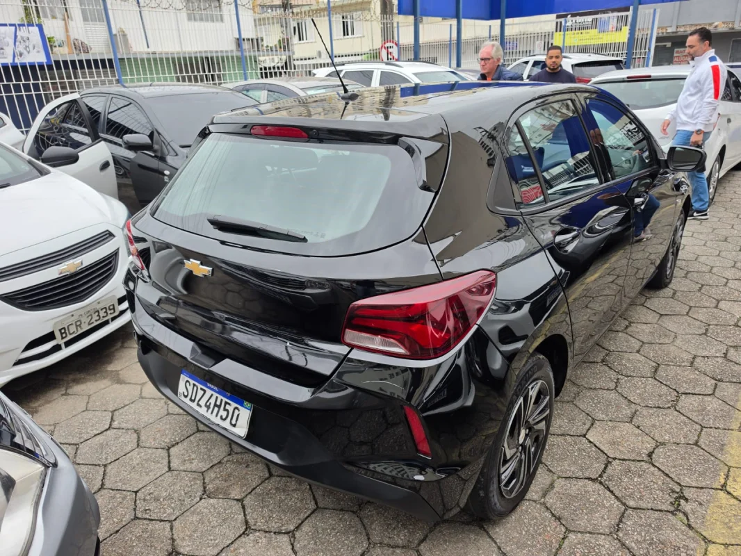 ONIX HATCH LT2 1.0 12V Flex 5p Mecânico 2023 - Imagem 5