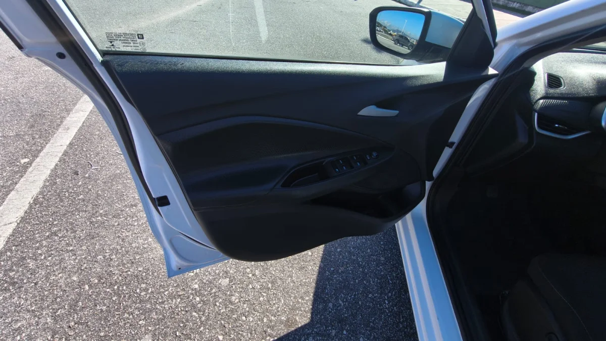 ONIX HATCH LT 1.0 12V Flex 5p Mec. 2023 - Imagem 14