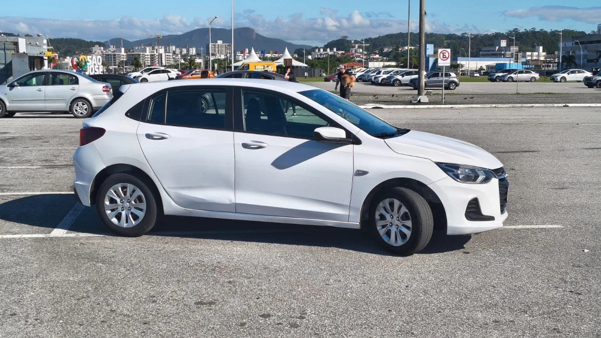 ONIX HATCH LT 1.0 12V Flex 5p Mec. 2023 - Imagem 5