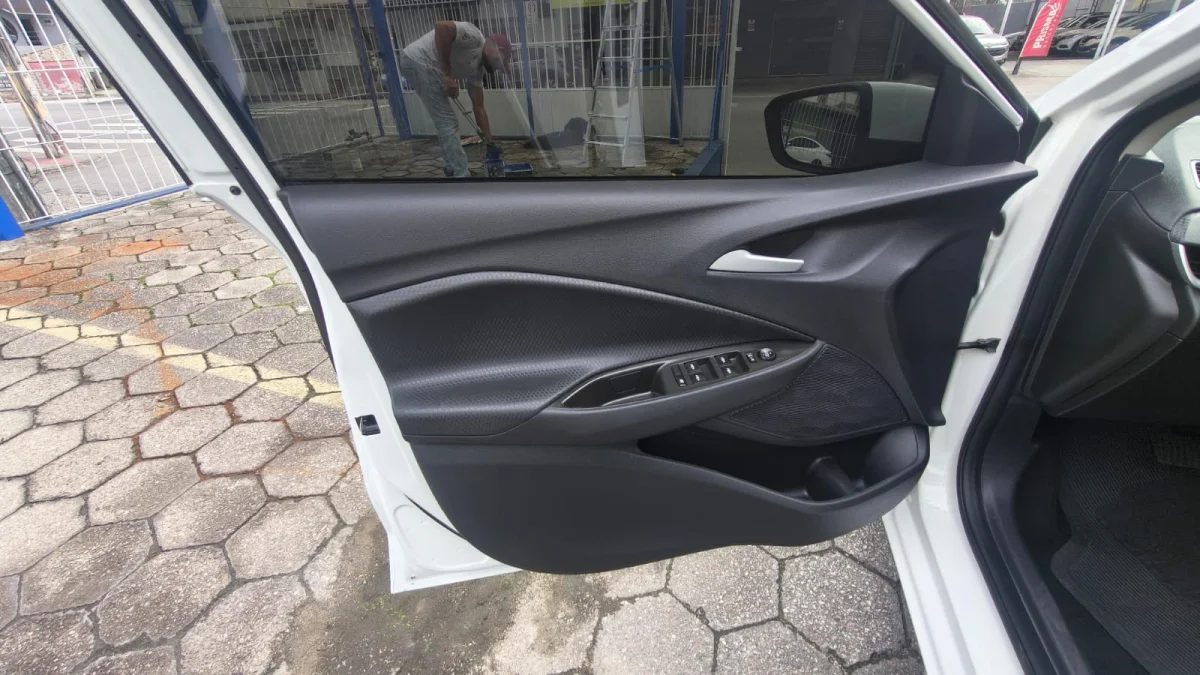 ONIX HATCH LT 1.0 12V TB Flex 5p Aut. 2023 - Imagem 9