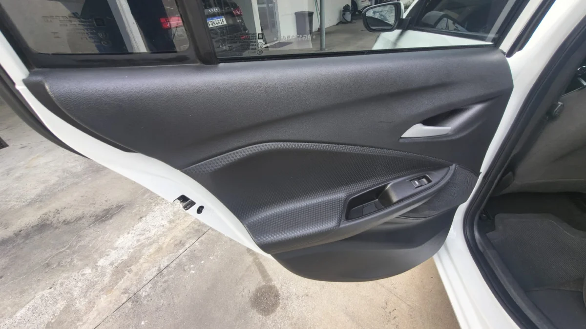 ONIX HATCH LT 2 1.0 12V Flex 5p Mec. 2024 - Imagem 13