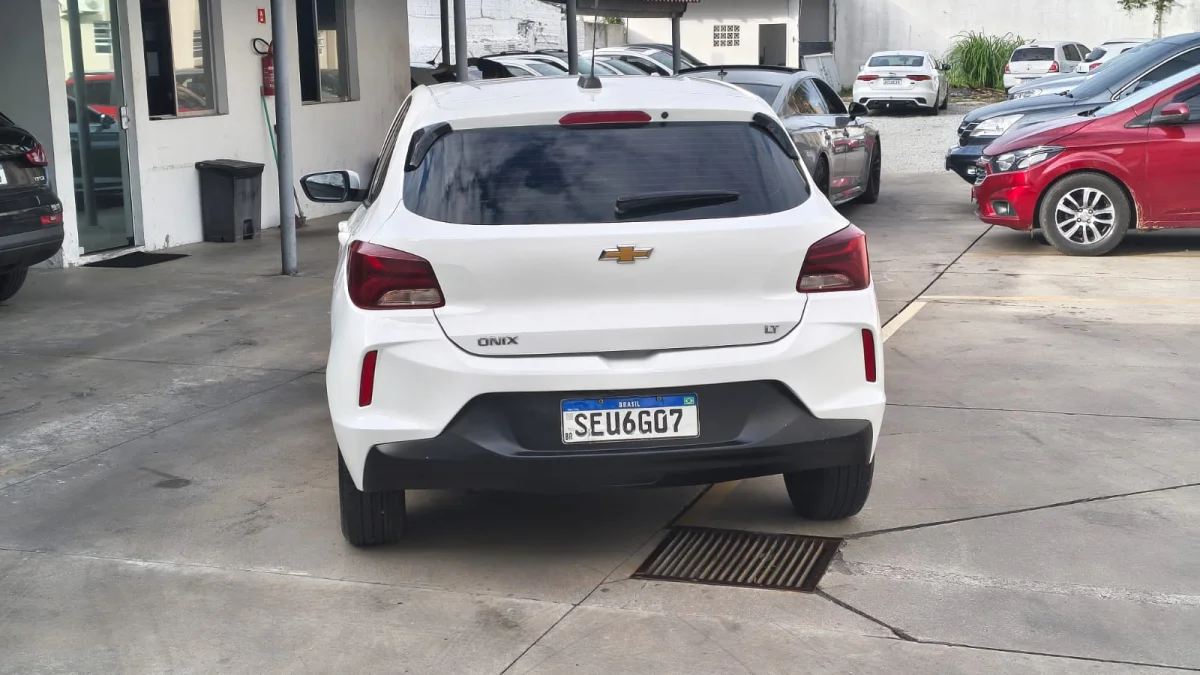 ONIX HATCH LT 2 1.0 12V Flex 5p Mec. 2024 - Imagem 6