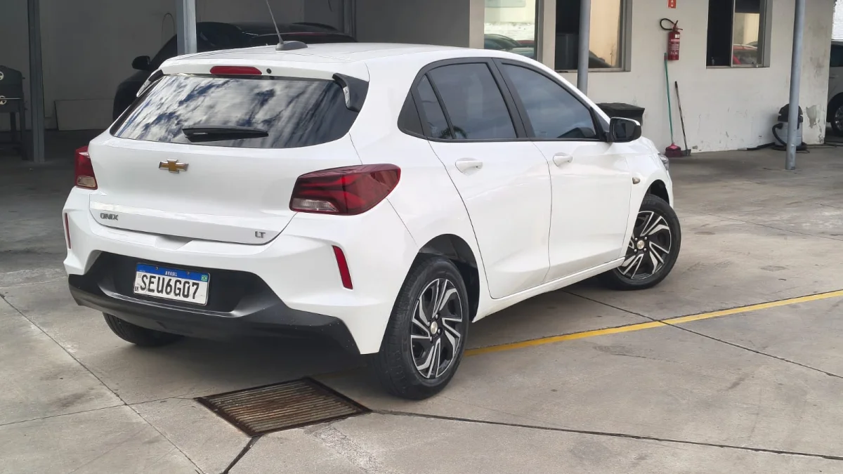 ONIX HATCH LT 2 1.0 12V Flex 5p Mec. 2024 - Imagem 3