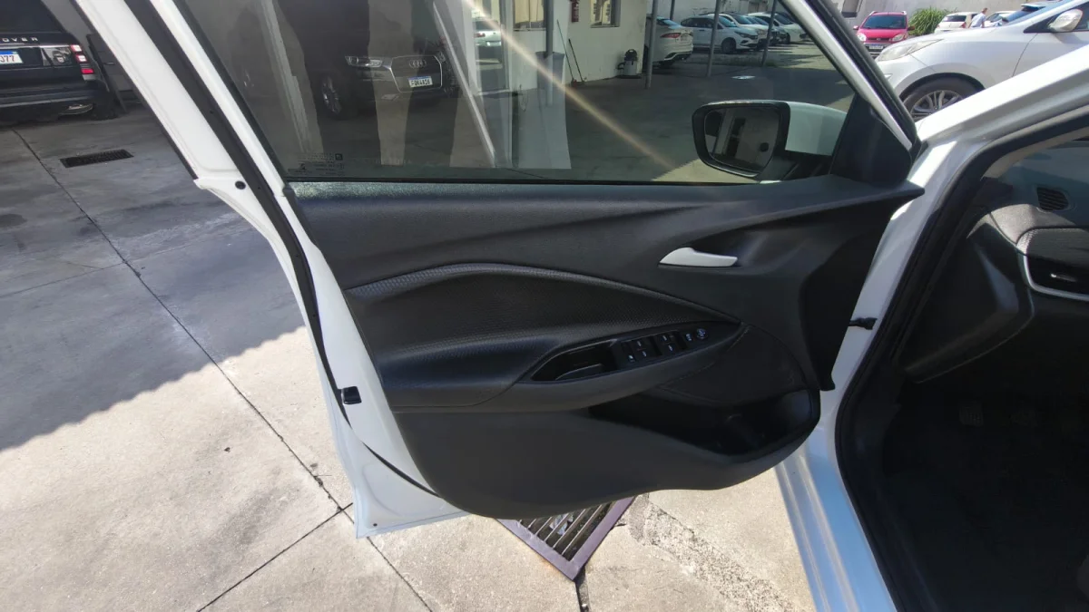 ONIX HATCH LT2 1.0 12V FLEX 2023 - Imagem 17