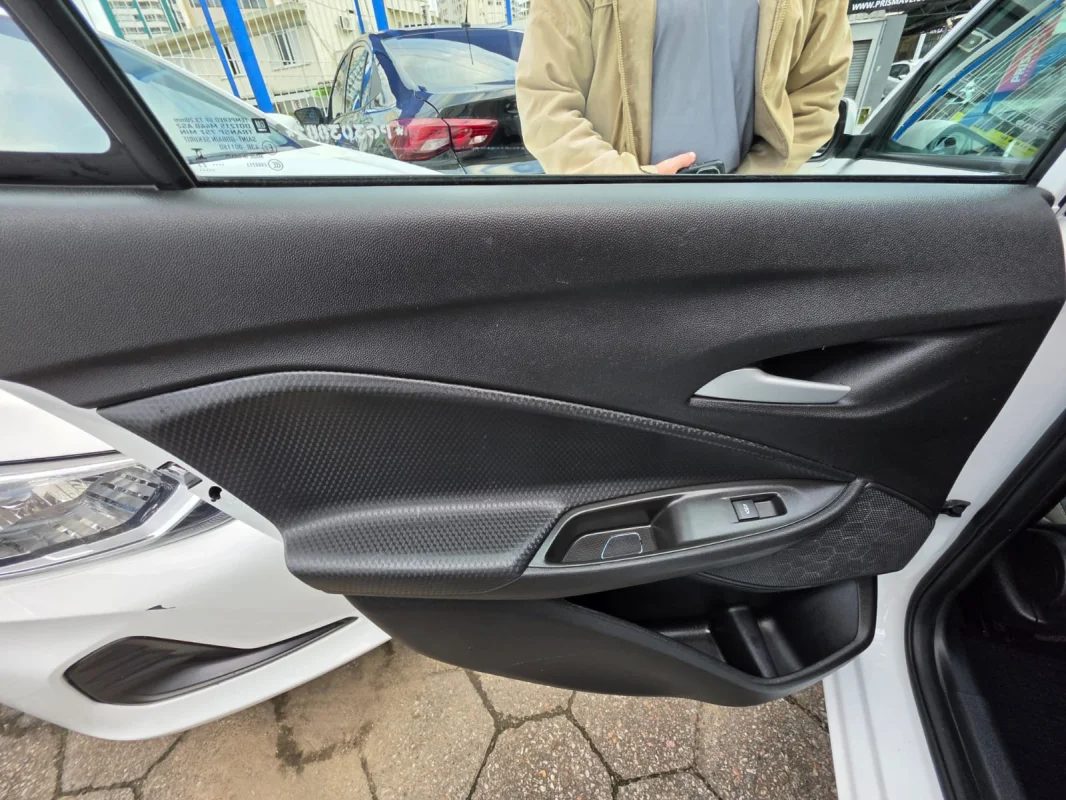 ONIX SEDAN Plus LT 1.0 TURBO Flex AUTOMÁTICO 2023 - Imagem 12