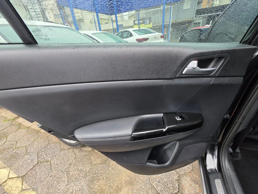 Sportage EX 2.0 Aut 2018 Teto solar - Imagem 12
