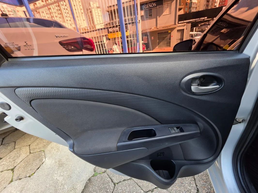 ETIOS XLS Sedan 1.5 Flex 16V 4p Mecânico 2014 - Imagem 12