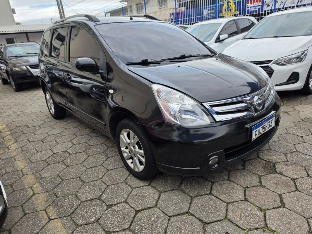 Livina SL 1.8 completo automático 2013