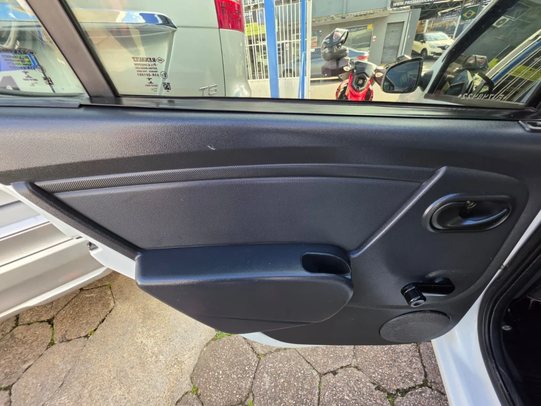 SANDERO Authentique Hi-Flex 1.0 16V 5p 2014 - Imagem 9