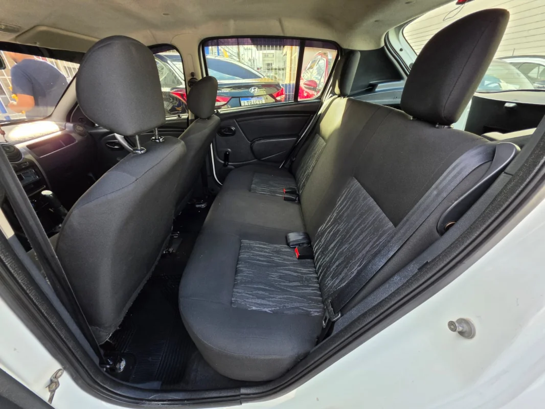 SANDERO Authentique Hi-Flex 1.0 16V 5p 2014 - Imagem 8