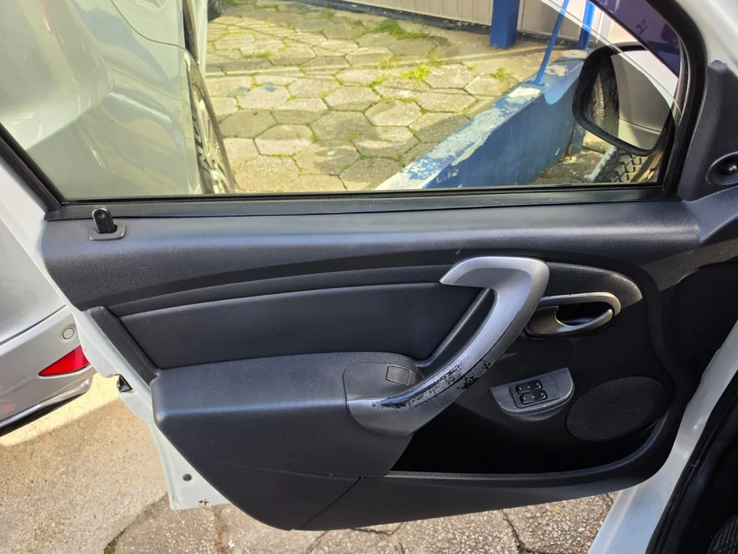 SANDERO Authentique Hi-Flex 1.0 16V 5p 2014 - Imagem 11