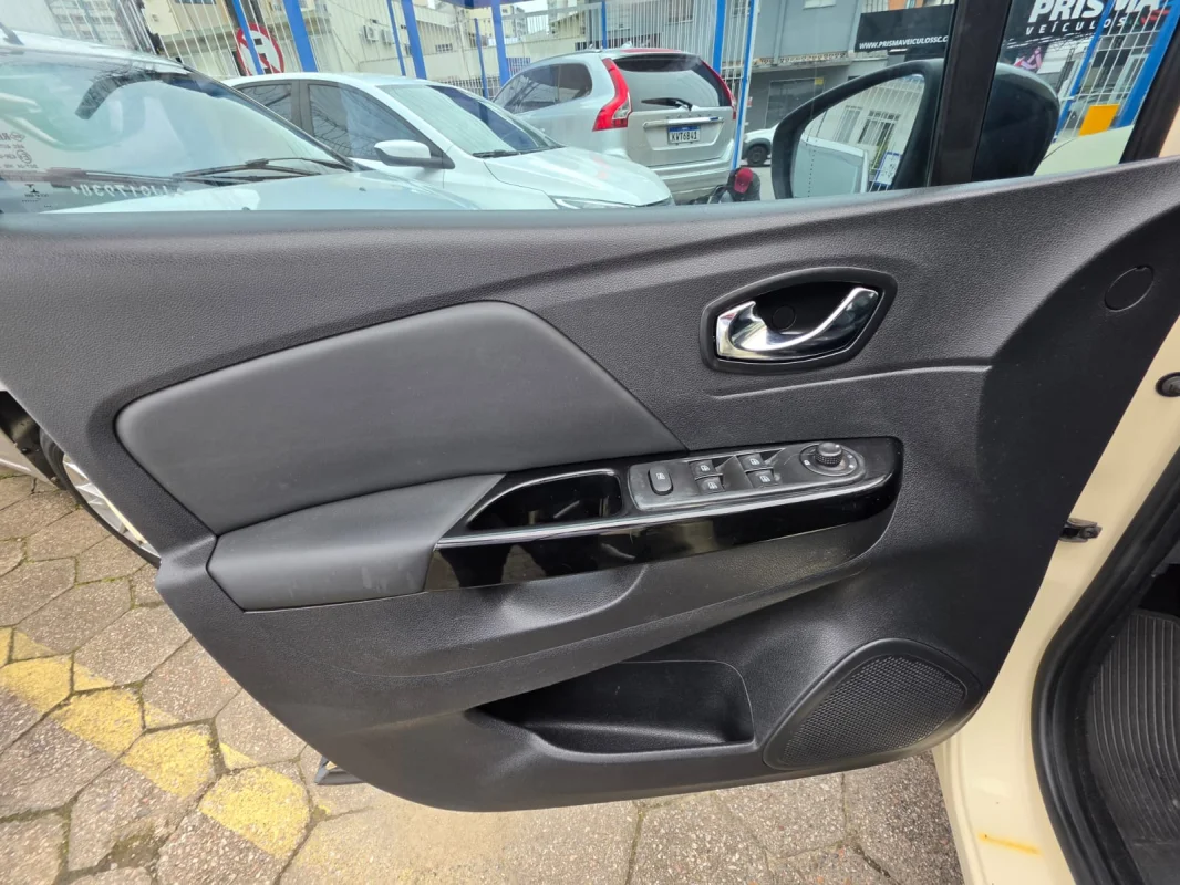 CAPTUR Intense 1.6 16V Flex 5p Automática 2018 - Imagem 16
