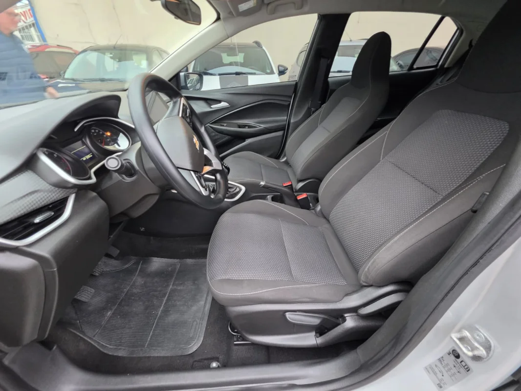 ONIX HATCH LT 1.0 12V Flex 5p Mecânico 2023 - Imagem 4