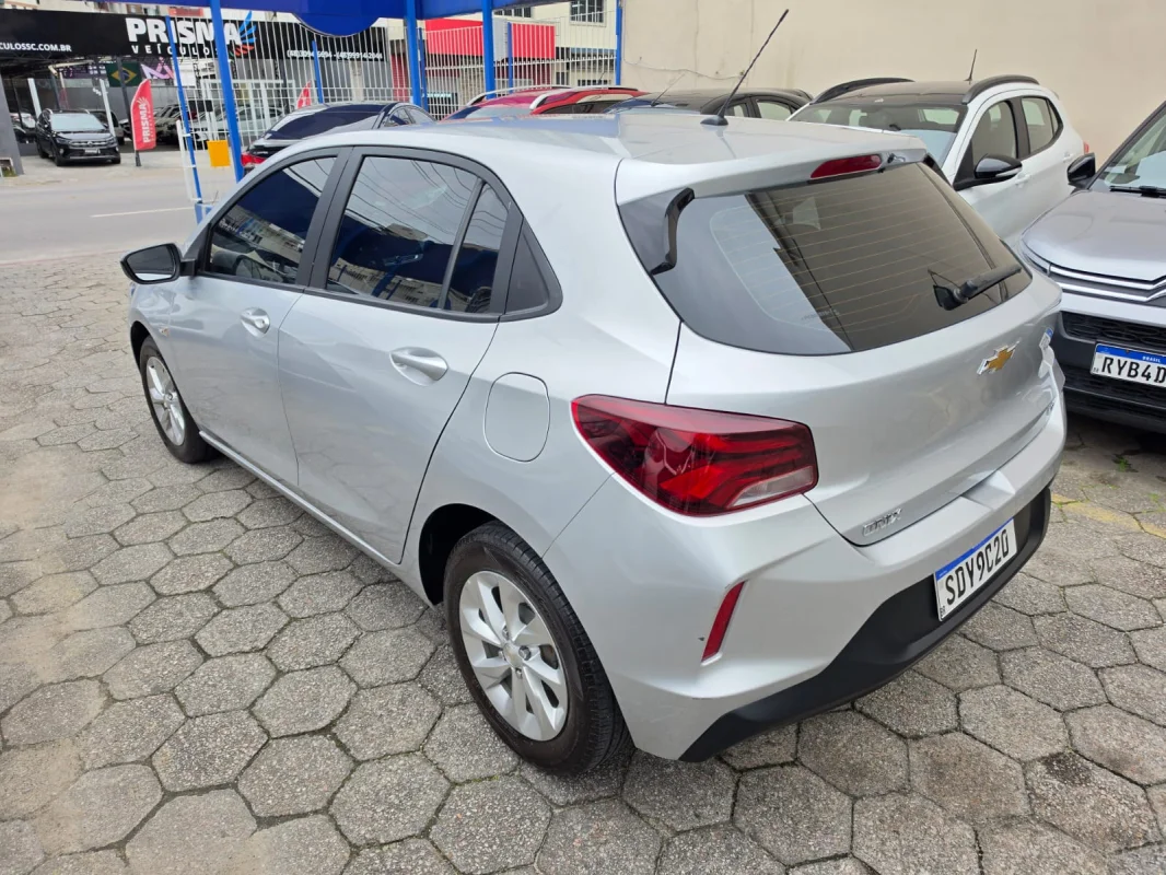 ONIX HATCH LT 1.0 12V Flex 5p Mecânico 2023 - Imagem 9