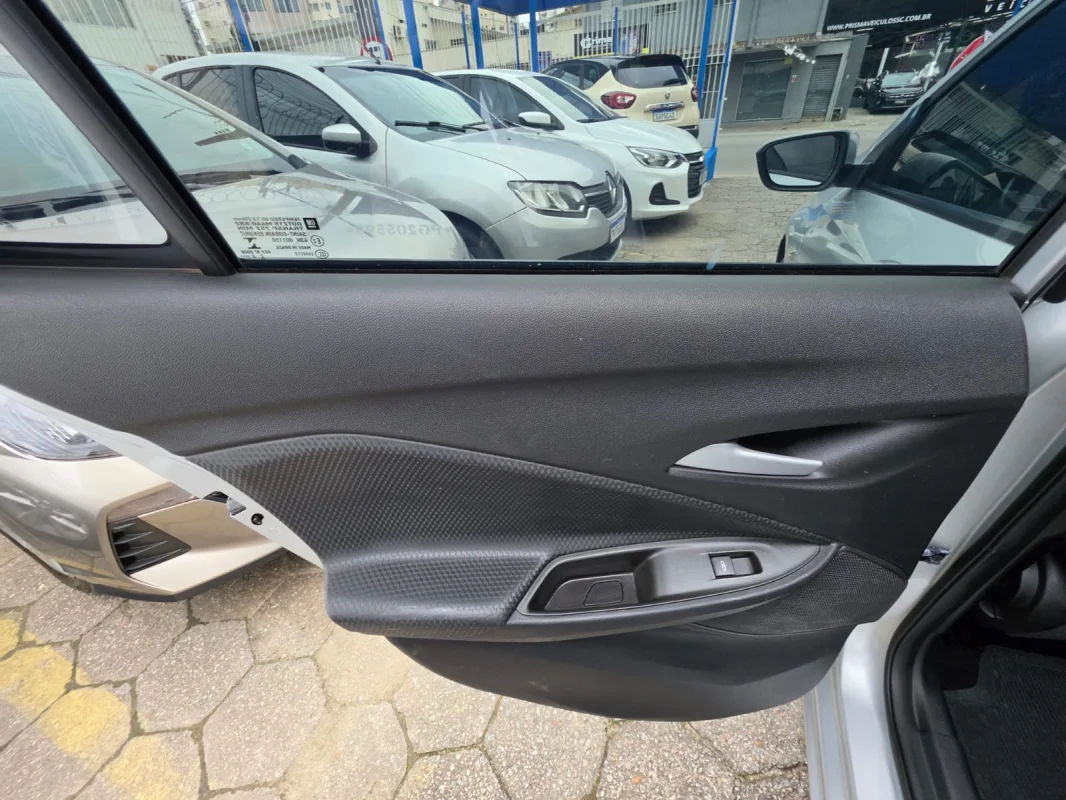 ONIX HATCH LT 1.0 12V Flex 5p Mecânico 2023 - Imagem 12