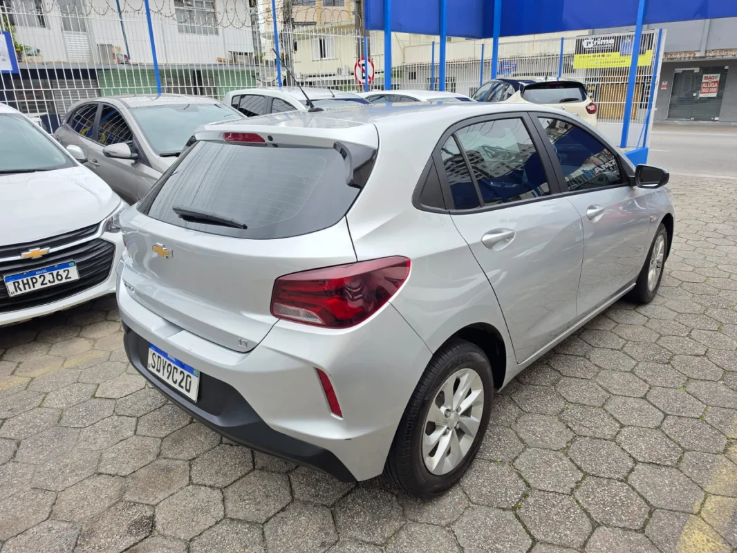 ONIX HATCH LT 1.0 12V Flex 5p Mecânico 2023 - Imagem 14