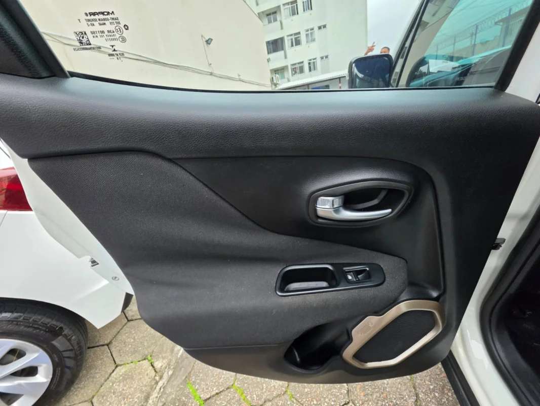 Renegade Sport 1.8 4x2 Flex 16V Mecânica 2017 - Imagem 10