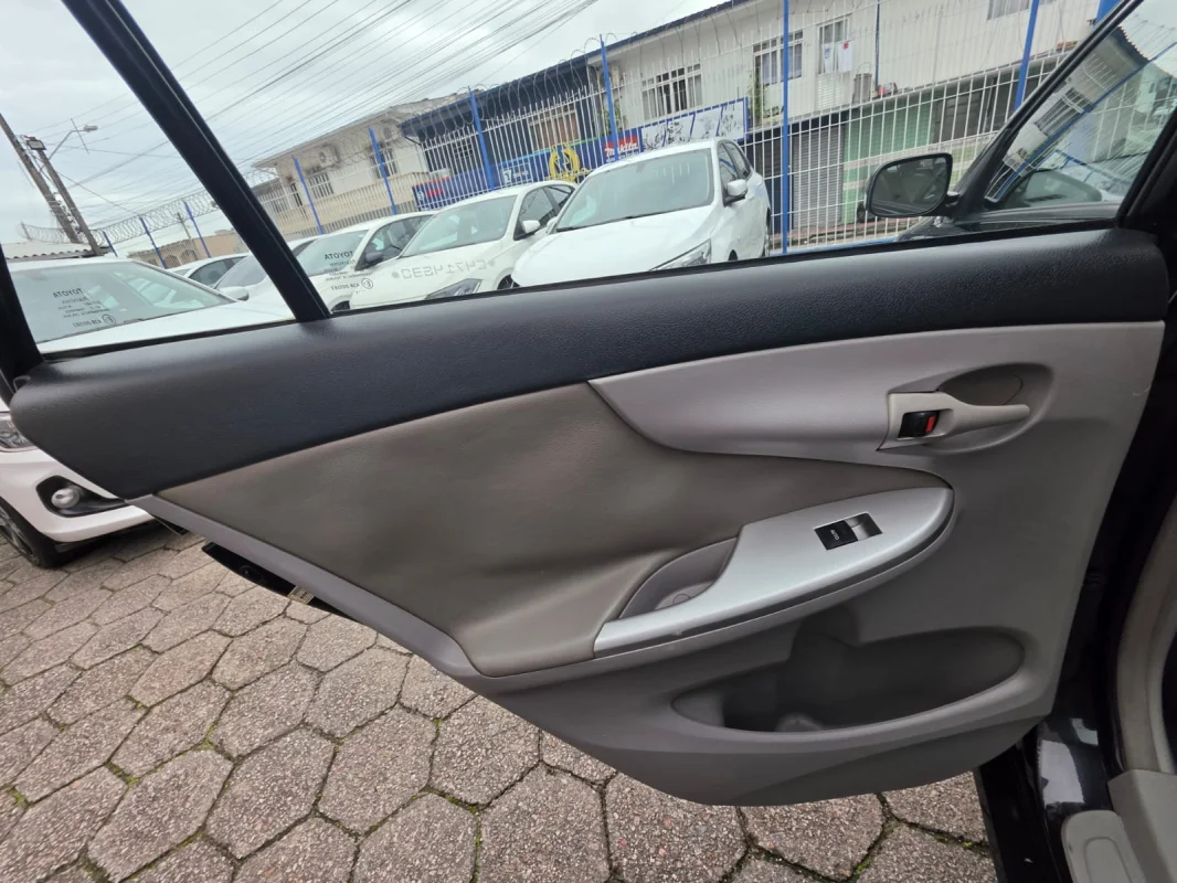 Corolla GLi 1.8 Flex 16V Automático 2012 - Imagem 15