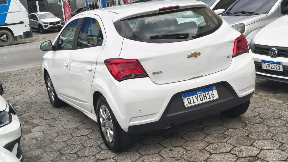 ONIX HATCH LT 1.0 8V FlexPower 5p Mec 2019 - Imagem 13