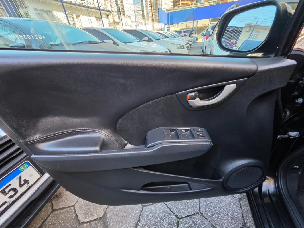 Fit LX 1.4/ 1.4 Flex 8V/16V 5p Automático 2014 - Imagem 2