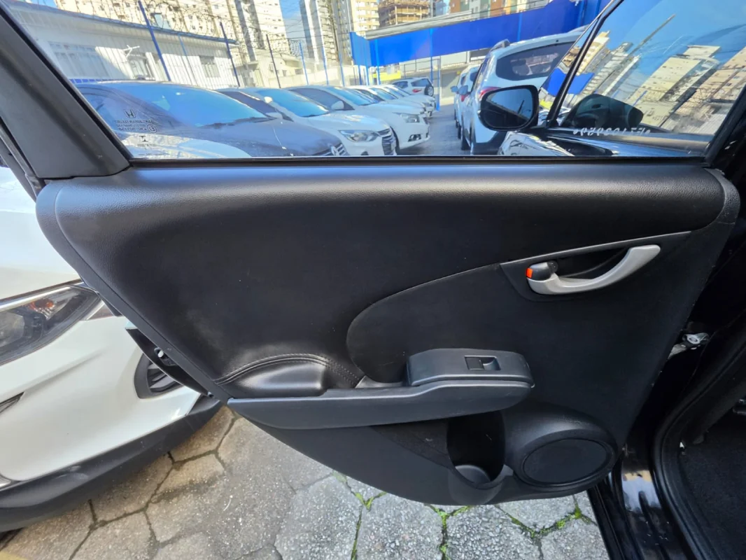 Fit LX 1.4/ 1.4 Flex 8V/16V 5p Automático 2014 - Imagem 4