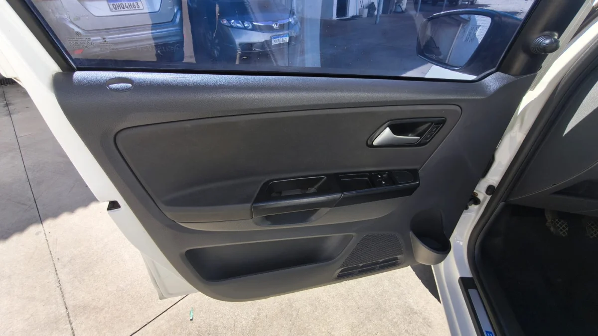 Fox BLUEMOTION 1.0 Mi Total Flex 12V 5p 2014 - Imagem 9