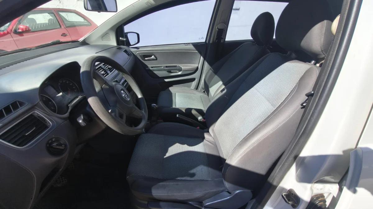 Fox BLUEMOTION 1.0 Mi Total Flex 12V 5p 2014 - Imagem 13