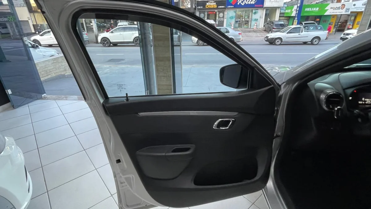 Kwid OUTSIDER 1.0 Flex Completo Mec. 2024 - Imagem 12