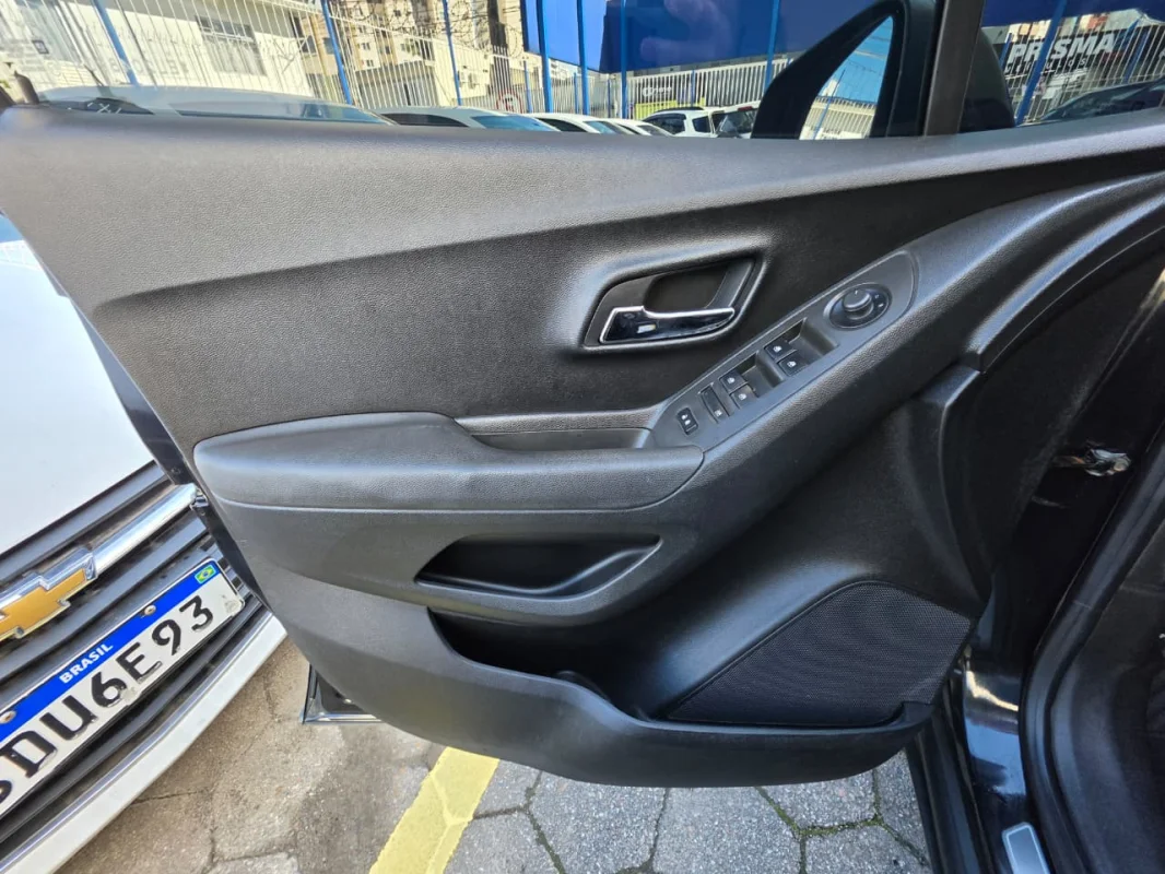 TRACKER LTZ 1.8 16V Flex 4x2 Automática 2014 - Imagem 12