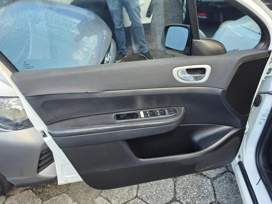 307 Premium 2.0 Aut. Completo com Teto 2012 - Imagem 13