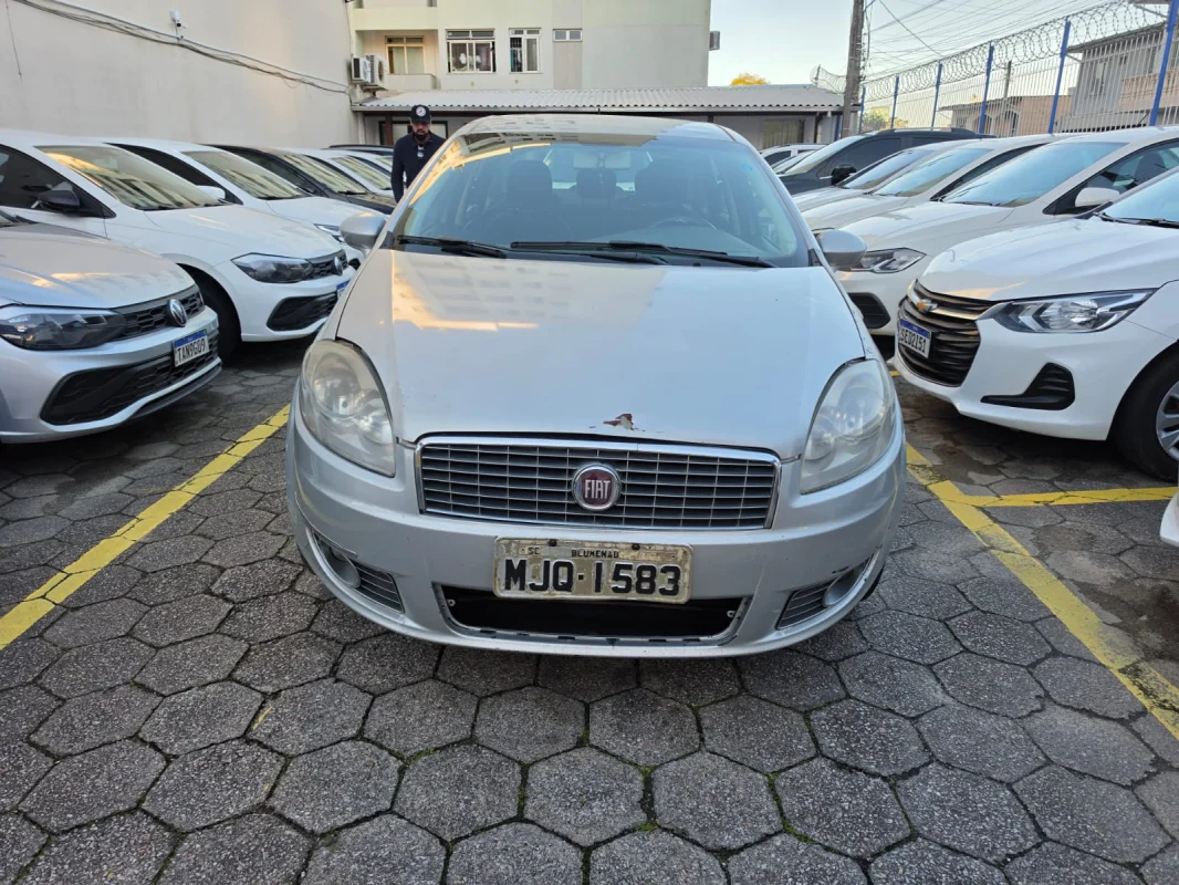 Linea Essence 1.8 Flex 2012 - Imagem 2