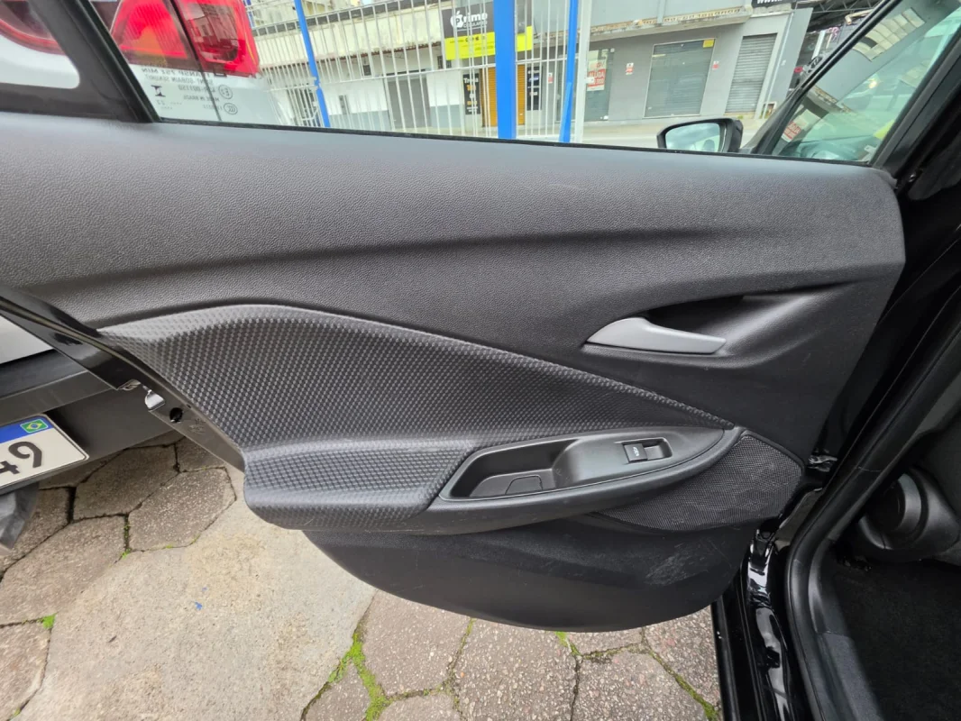 ONIX HATCH LT 1.0 12V Flex 5p Mecânico 2023 - Imagem 14