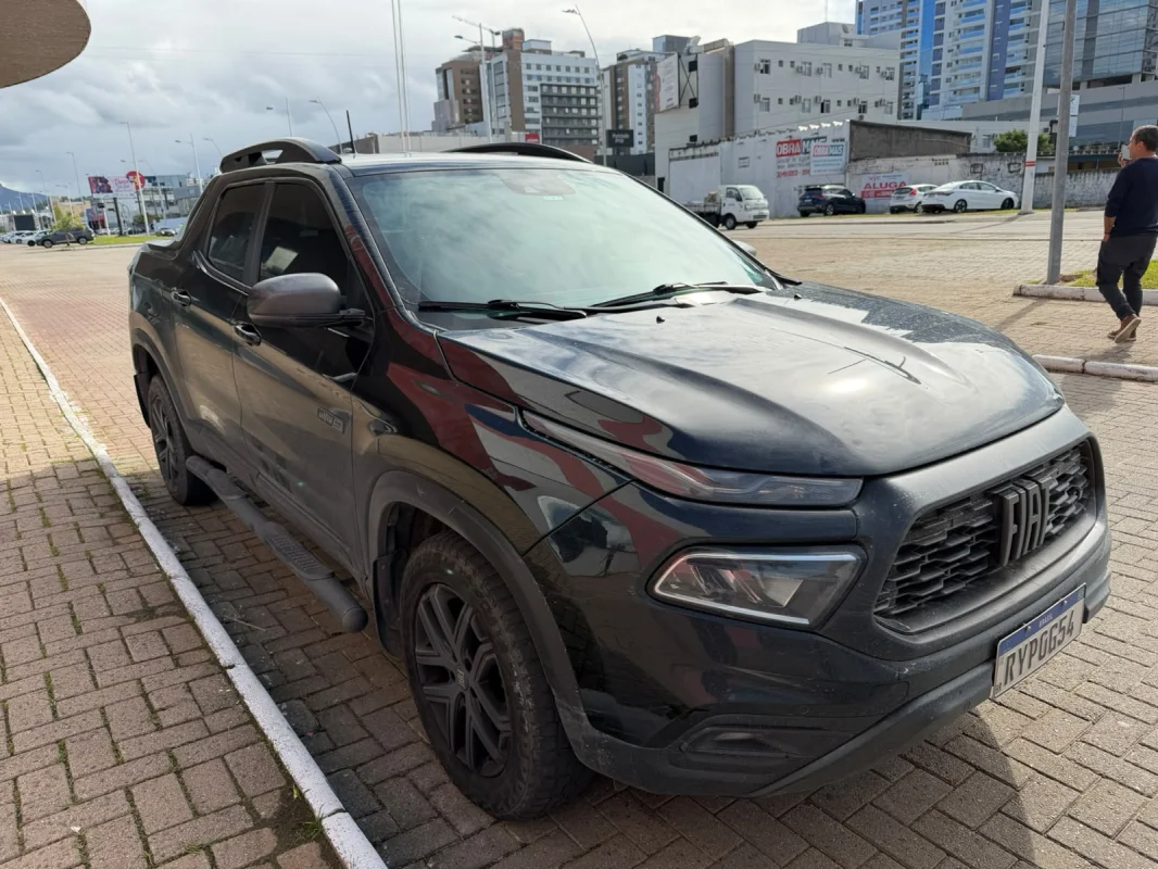 Toro Ultra 2.0 16V 4x4 TB Diesel Automática 2023