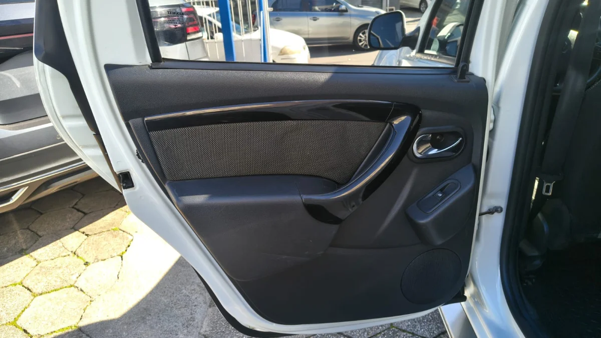 DUSTER OROCH Dyna. 1.6 Flex 16V Mec 2018 - Imagem 12