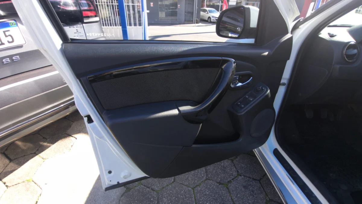 DUSTER OROCH Dyna. 1.6 Flex 16V Mec 2018 - Imagem 14
