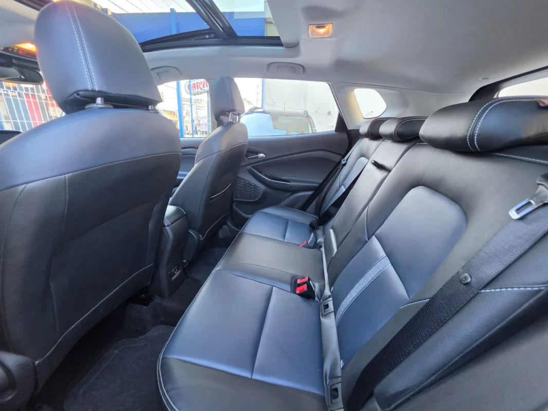 TRACKER Premier 1.2 Turbo Automática 2022 com TETO - Imagem 10