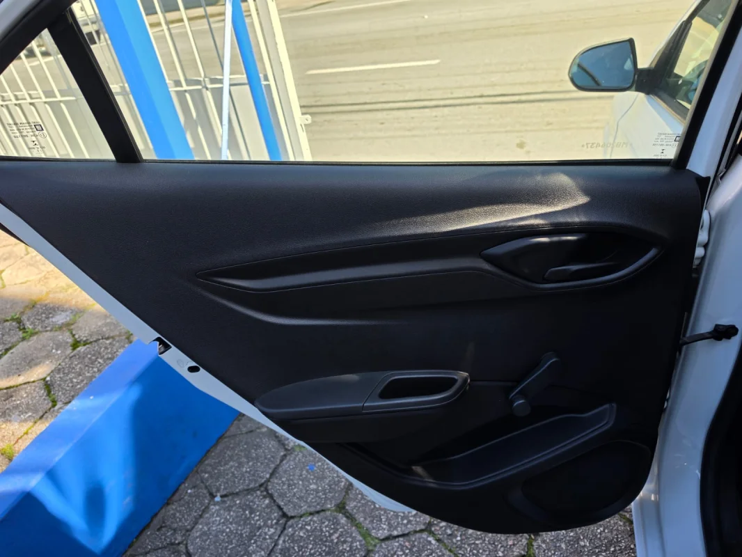 JOY Hatch 1.0 8V Black Edition Flex Mec. 2021 - Imagem 16