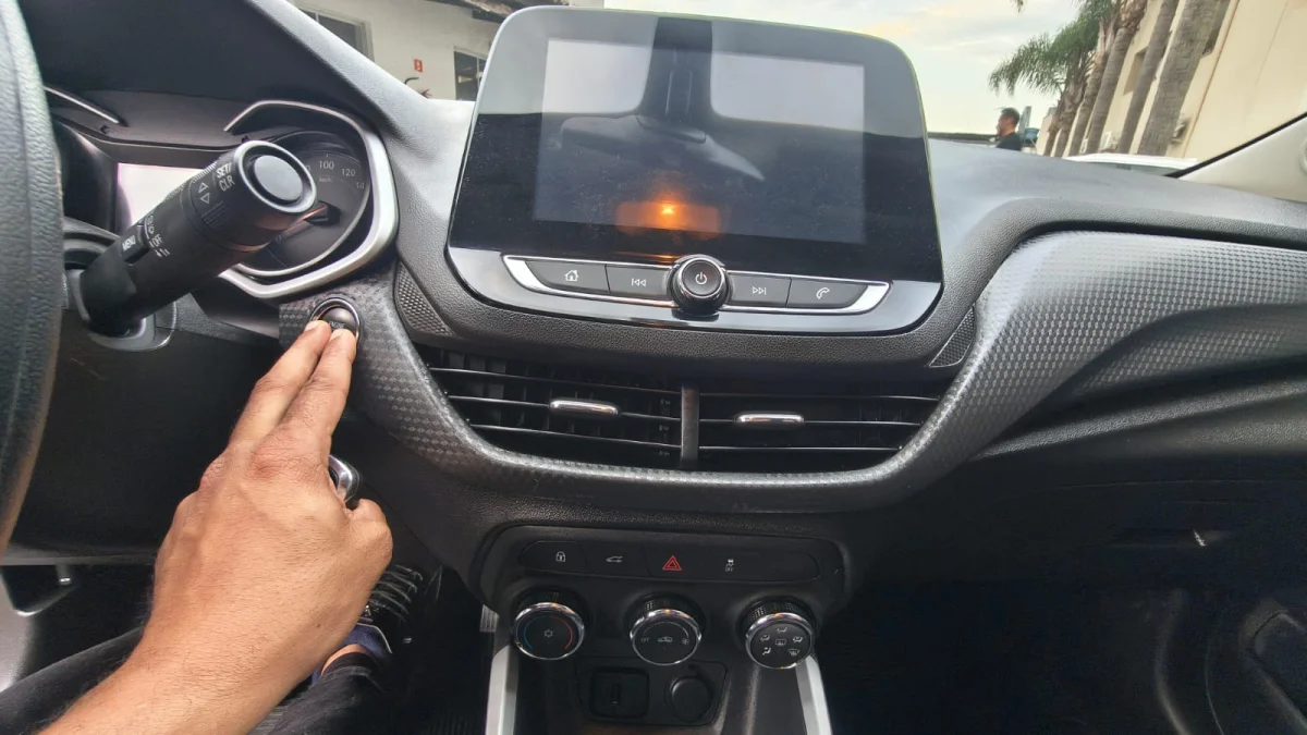 ONIX HATCH LT2 1.0 12V Flex 5p Mecânico 2023 - Imagem 10