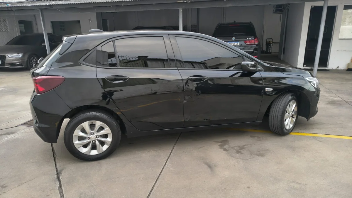 ONIX HATCH LT2 1.0 12V Flex 5p Mecânico 2023 - Imagem 4