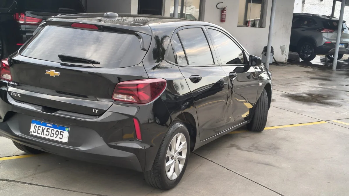 ONIX HATCH LT2 1.0 12V Flex 5p Mecânico 2023 - Imagem 5