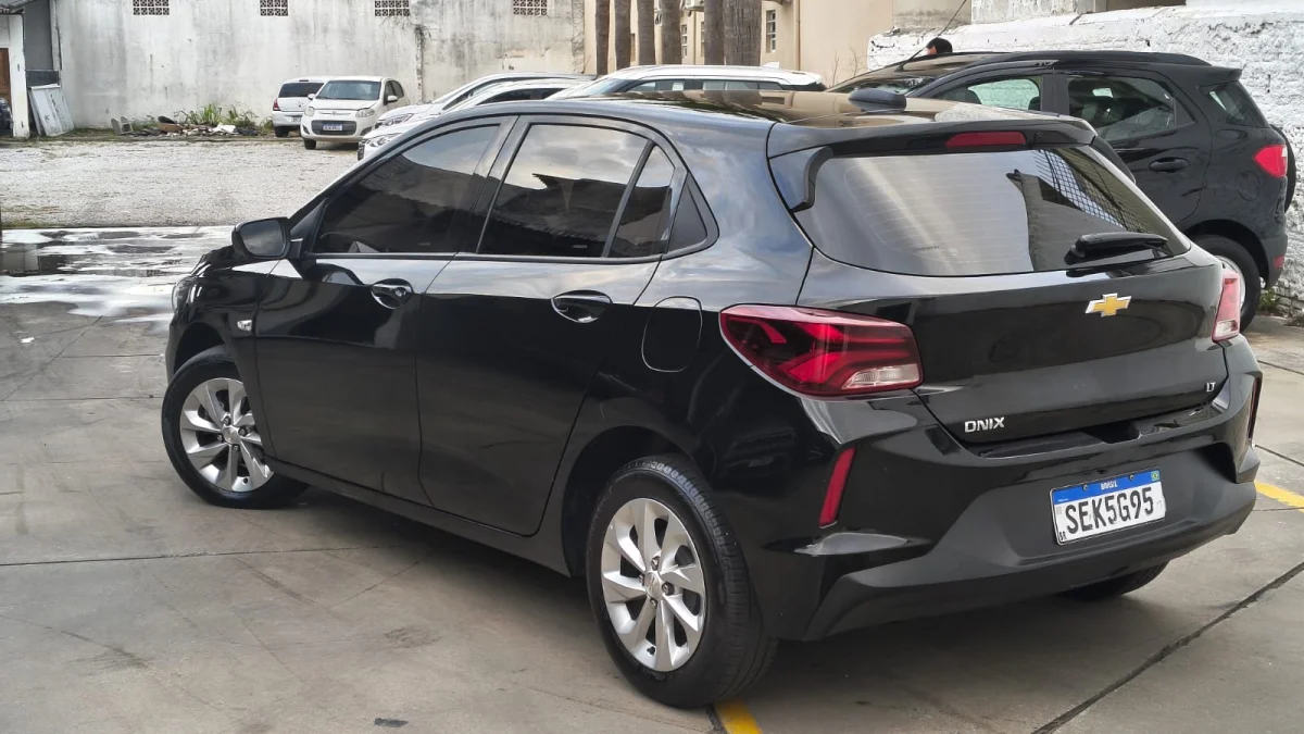 ONIX HATCH LT2 1.0 12V Flex 5p Mecânico 2023 - Imagem 6