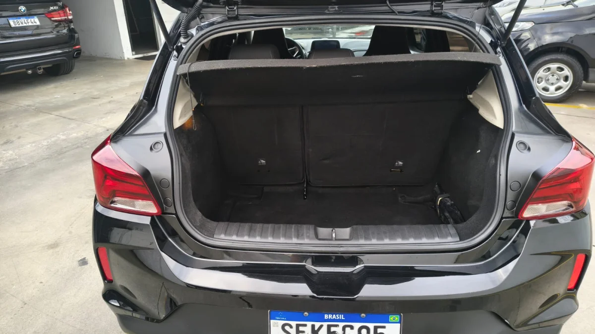 ONIX HATCH LT2 1.0 12V Flex 5p Mecânico 2023 - Imagem 13
