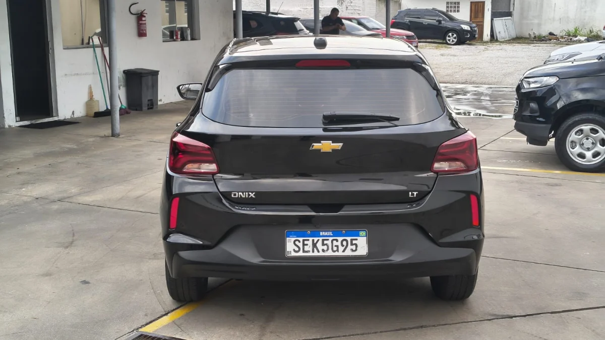 ONIX HATCH LT2 1.0 12V Flex 5p Mecânico 2023 - Imagem 7