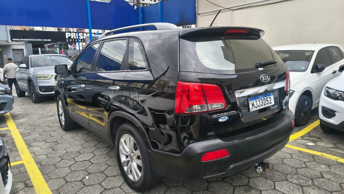 Sorento 2.4 16V 4x2 Aut. com teto solar duplo 7 lugares 2011 - Imagem 3