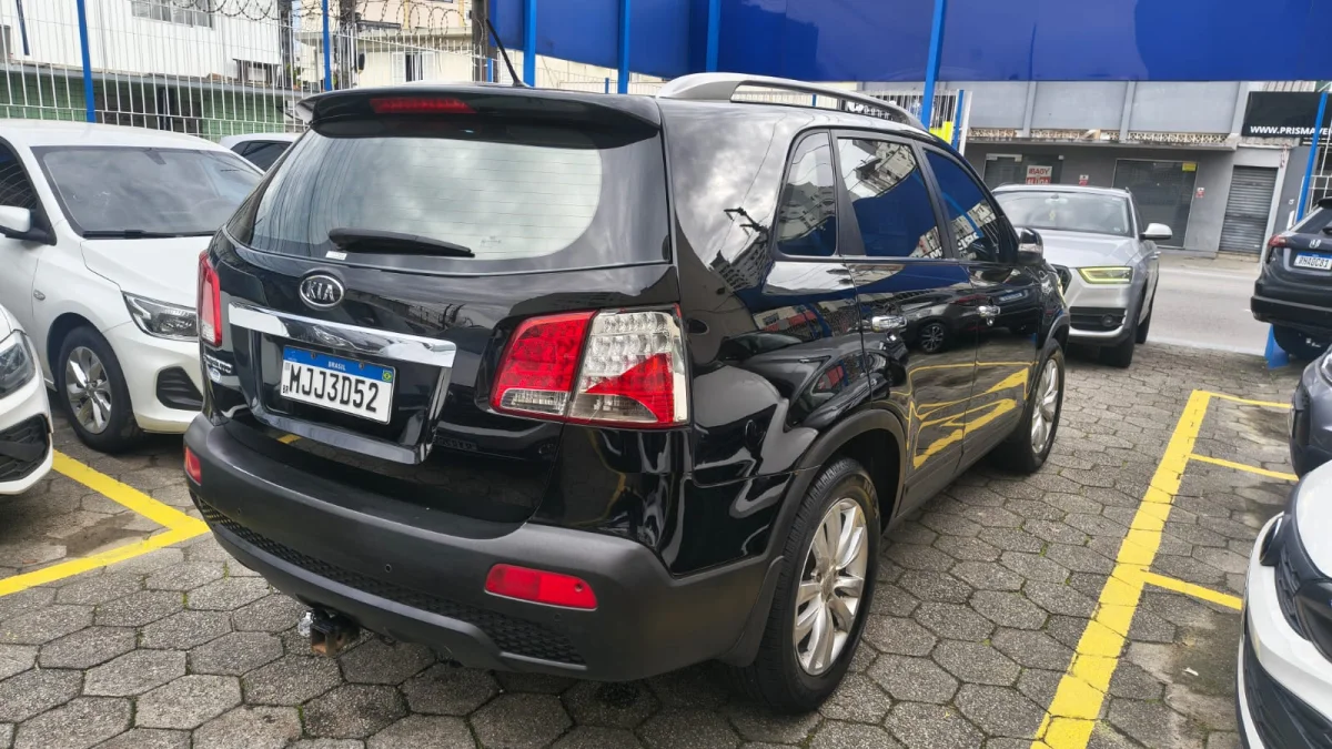 Sorento 2.4 16V 4x2 Aut. com teto solar duplo 7 lugares 2011 - Imagem 5