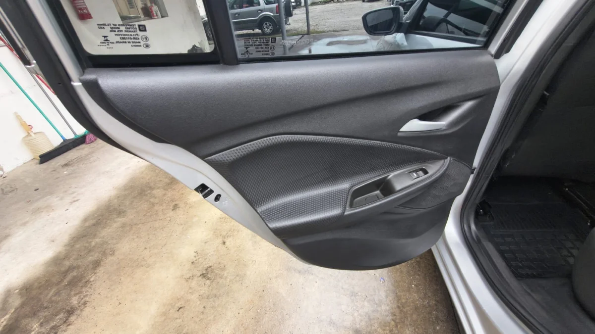 ONIX HATCH LT2 1.0 12V Flex 5p Mecânico 2023 - Imagem 14