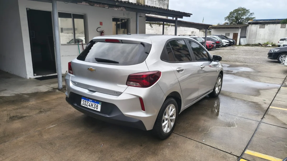 ONIX HATCH LT2 1.0 12V Flex 5p Mecânico 2023 - Imagem 4