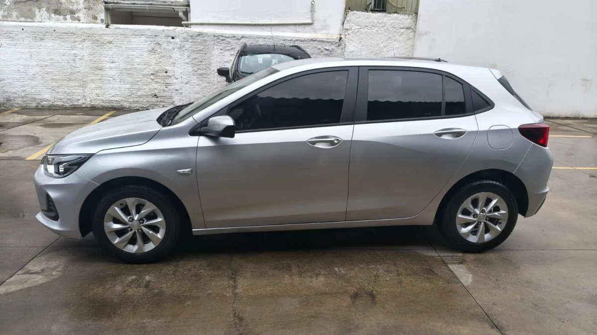 ONIX HATCH LT2 1.0 12V Flex 5p Mecânico 2023 - Imagem 3