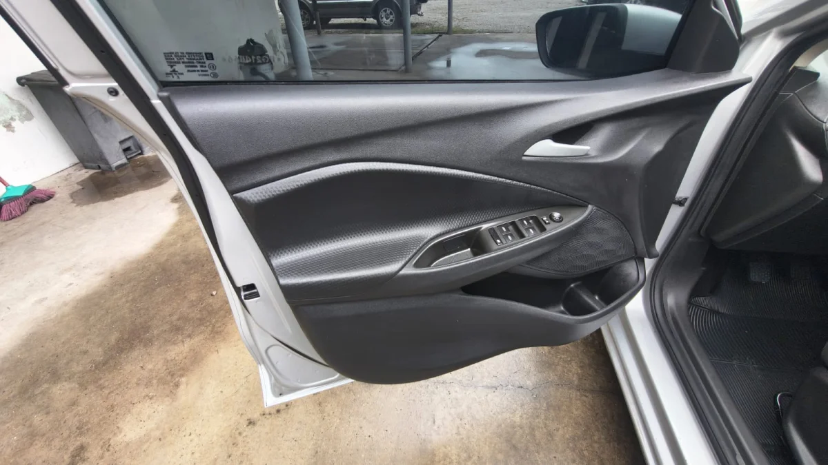 ONIX HATCH LT2 1.0 12V Flex 5p Mecânico 2023 - Imagem 16
